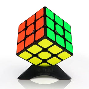 QiYi Sailing W, a high-quality 3x3 speed cube known for its smooth turning and stable performance.